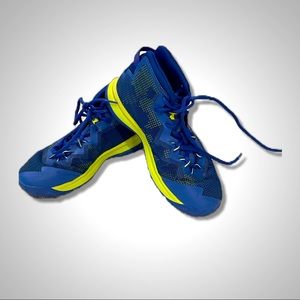 Under Armour youth basketball shoes size 2.5 Y. Excellent condition, little use.